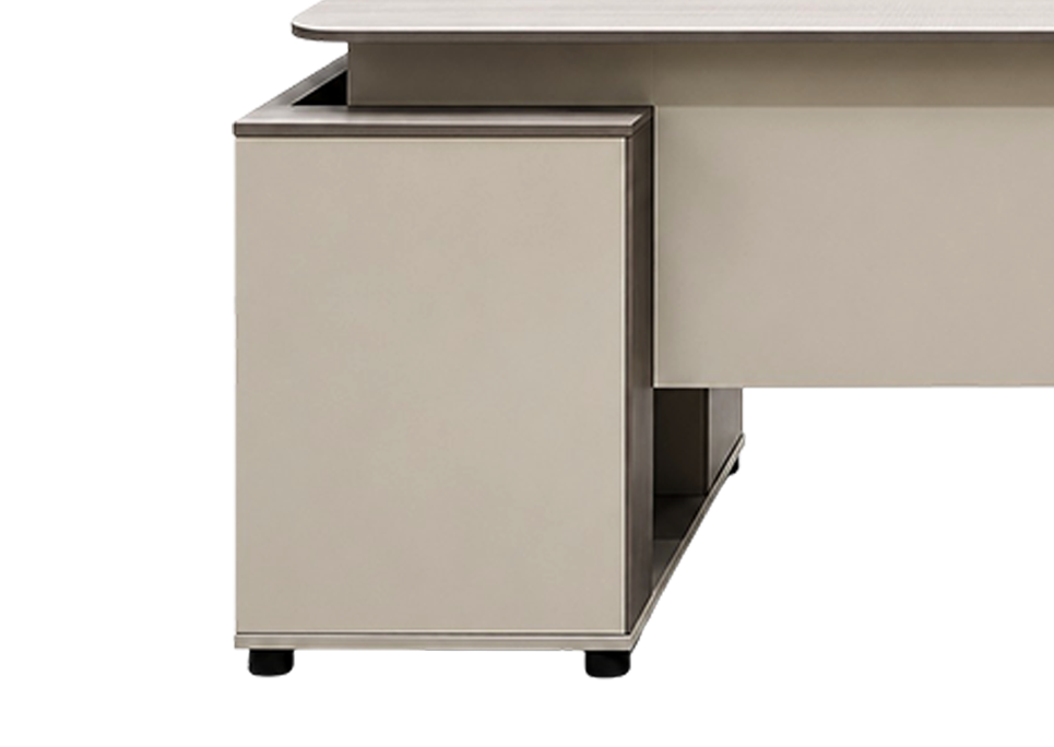 Expansive L Shaped Workspace Design