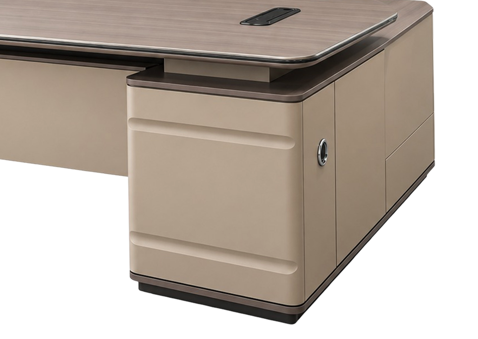 Expansive L Shaped Workspace Design